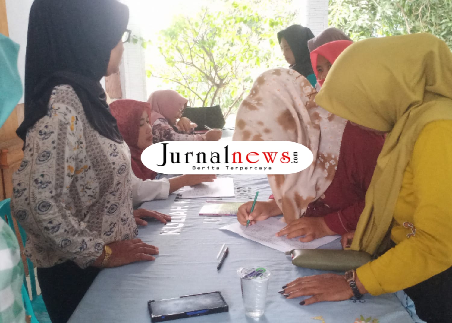kader-posyandu-desa-alasrejo-terima-insentif-rp-400-ribu,-senyum-sumringah-sambut-lebaran
