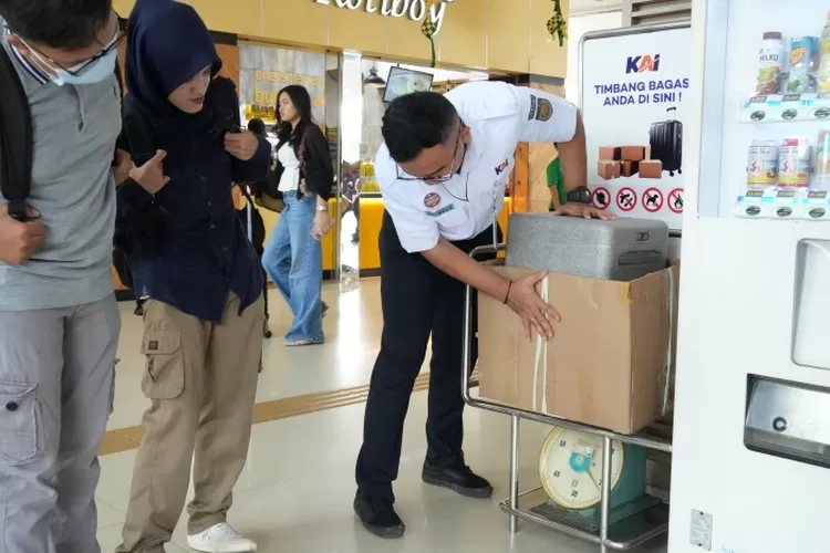 awas,-bawa-barang-berlebih-di-kereta-api-bisa-kena-denda-hingga-rp10.000-per-kilogram