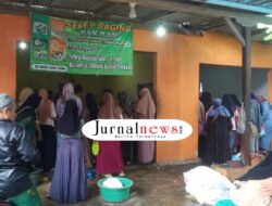 Menjelang Lebaran, Tempat Penggilingan Daging di Kecamatan Wongsorejo Diserbu Warga