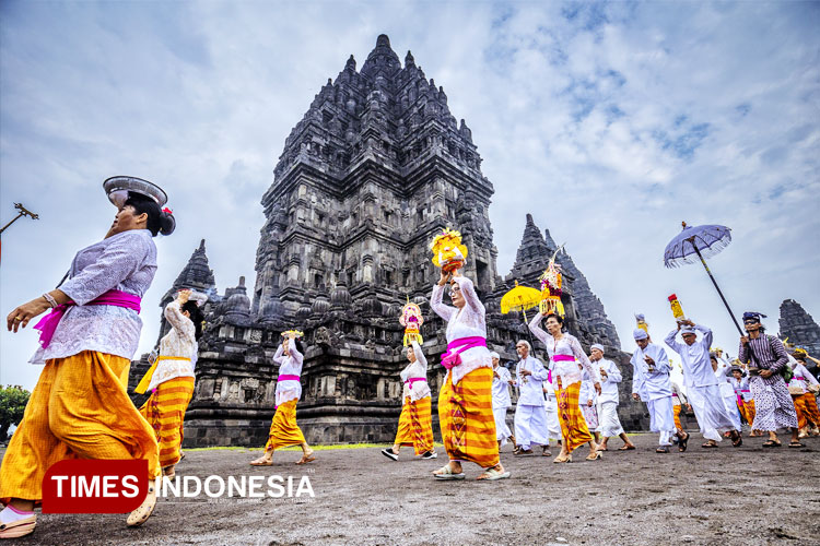 wapres-gibran-hadiri-tawur-agung-kasanga-di-candi-prambanan-–-times-banyuwangi