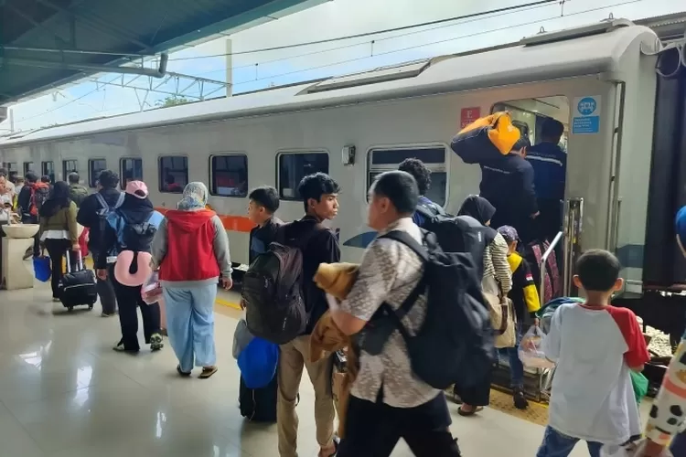 tiket-kereta-api-mulai-ludes,-kai-tambah-362-perjalanan-demi-mudik-lebaran-2025