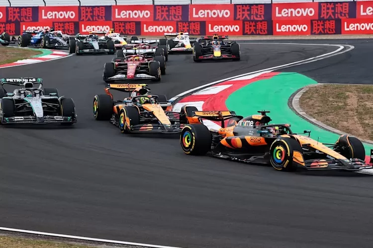 george-russell-menuju-puncak,-toto-wolff-yakin-bisa-jadi-nomor-satu