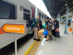 Stasiun Pasar Senen Diserbu 49 Ribu Pemudik Berangkat, KAI Tambah Ratusan Perjalanan