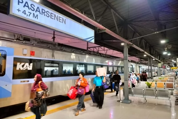 mudik-pecah-rekor,-kai-sudah-angkut-1,4-juta-pemudik,-tiket-masih-laris-manis