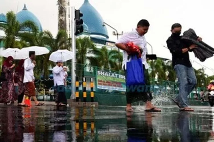 jumlah-bacaan-takbir-sholat-idul-fitri-dan-doa-di-sela-baca-allahu-akbar-–-radar-banyuwangi