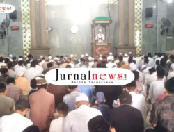 Suasana Khidmat Idul Fitri di Wongsorejo, Warga Padati Masjid Baiturrahim