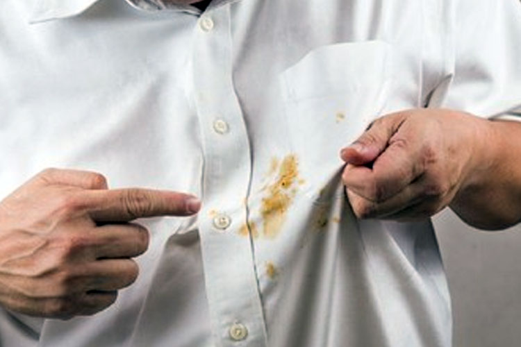 tips-menjaga-dan-mencuci-pakaian-saat-terkena-noda-makanan-lebaran-–-times-banyuwangi