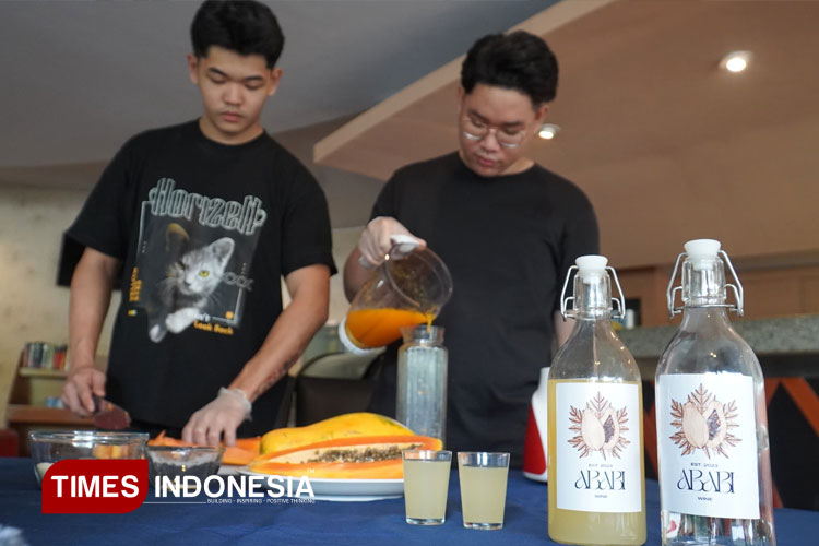 kreasi-unik-wine-dari-buah-pepaya,-tawarkan-cita-rasa-tropis-nan-memikat-–-times-banyuwangi