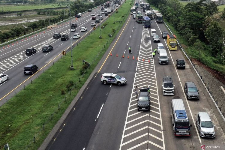korlantas-polri-terapkan-rekayasa-lalu-lintas-arus-balik-lebaran-2025-–-times-banyuwangi