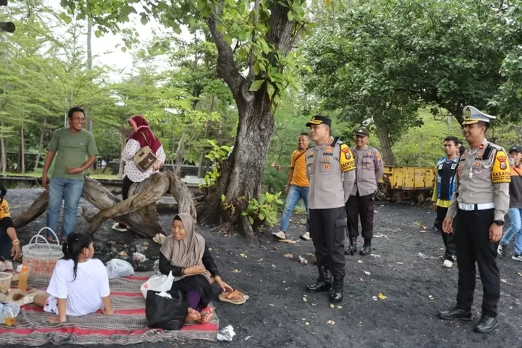 kapolresta-banyuwangi-tinjau-destinasi-wisata-dan-menyapa-wisatawan