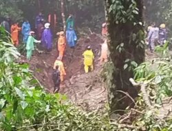 Jalur Menuju Wisata Air Terjun Watu Lumpang Pacet Mojokerto Longsor, Timpa Dua Mobil