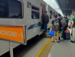 Pengguna Kereta Api Selama Arus Balik Meningkat, 18.250 Penumpang Tiba di Stasiun Pasar Senen