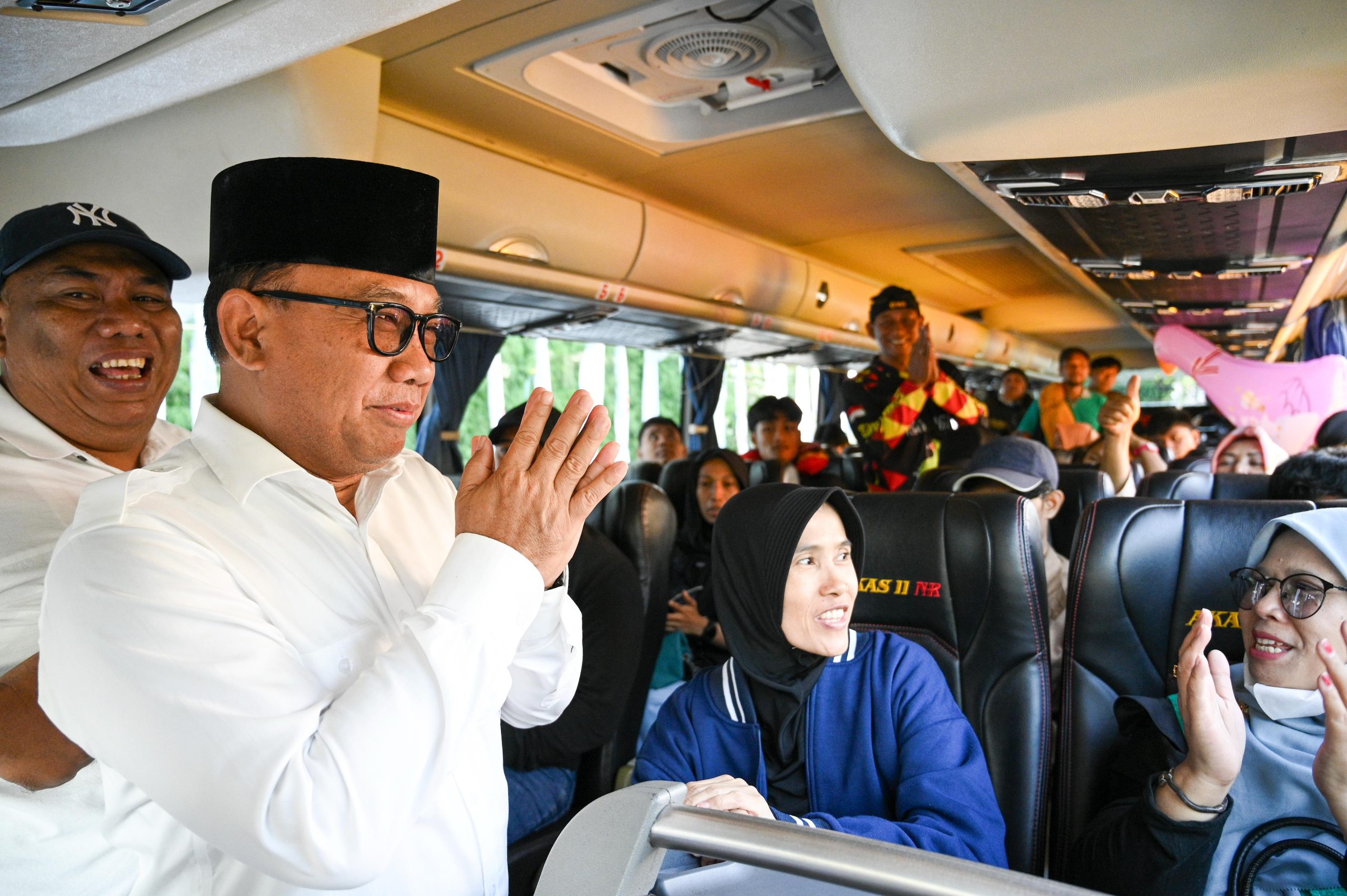 lepas-peserta-mudik-balik-gratis,-wabup-banyuwangi:-selamat-sampai-tujuan