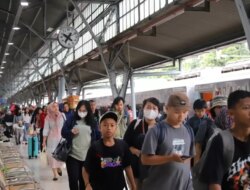 Gelombang Arus Balik, 52 Ribu Lebih Penumpang Serbu Stasiun KAI Daop 1 Jakarta dalam Sehari