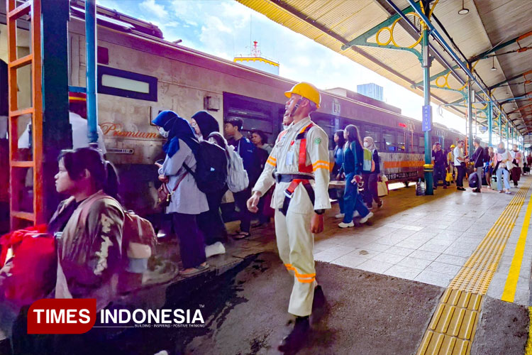 angkutan-favorit-lebaran-2025,-penumpang-kereta-api-sampai-sebanyak-ini-–-times-banyuwangi