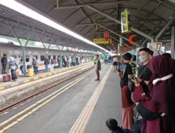 Penumpang Membludak, Ribuan Orang Serbu Kereta Api Murah di Sumatera Saat Arus Balik Lebaran