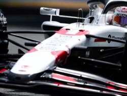 Balapan Gila di Jepang, Verstappen Curi Pole dari McLaren di Detik Terakhir