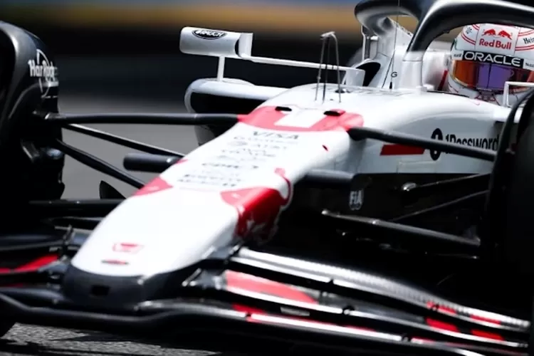 balapan-gila-di-jepang,-verstappen-curi-pole-dari-mclaren-di-detik-terakhir