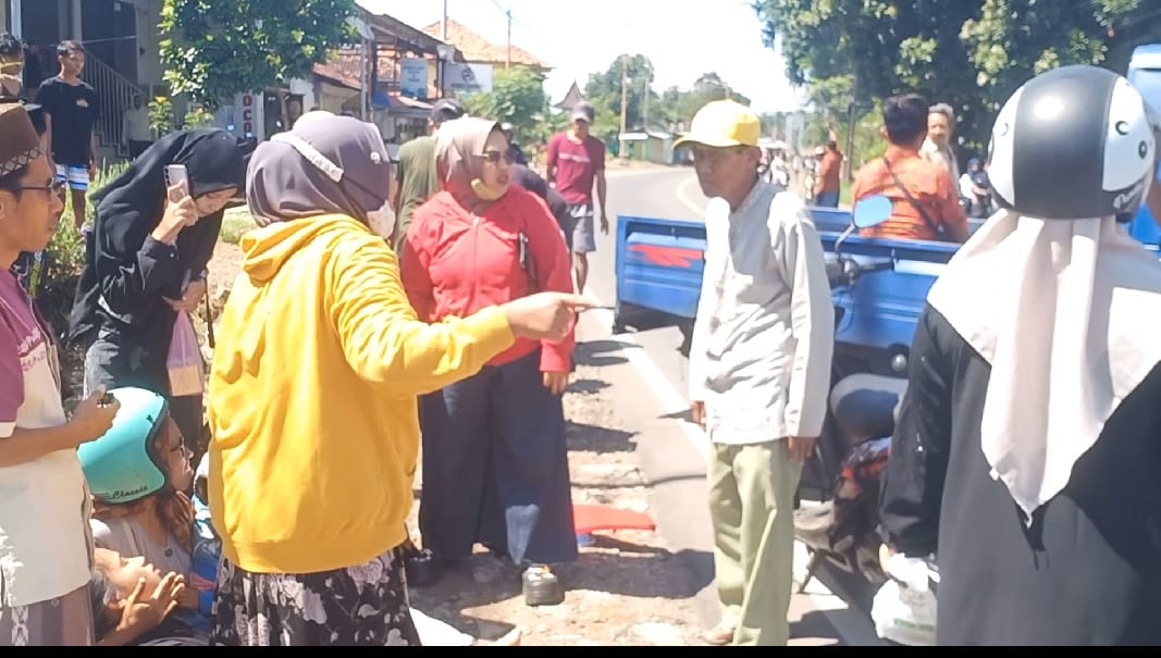 senggolan-motor-di-sidodadi-wongsorejo,-tiga-orang-terluka-dan-dilarikan-ke-ugd
