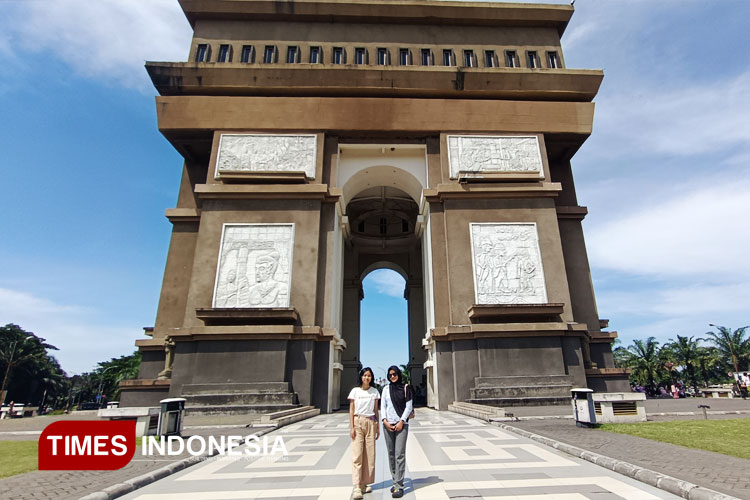 pesona-simpang-lima-gumul-menyihir-ribuan-pengunjung-saat-libur-lebaran-–-times-banyuwangi