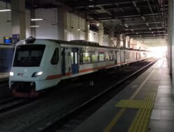 Puluhan Ribu Penumpang Serbu Bandara, KAI Commuter Tambah Jadwal Malam hingga Tengah Malam