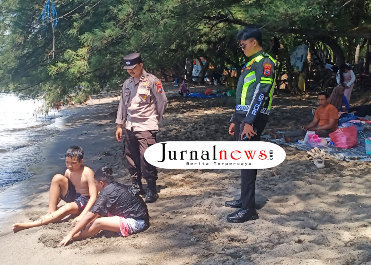 polsek-wongsorejo-gelar-patroli-pasca-libur-lebaran-di-wisata-bangsring-underwater