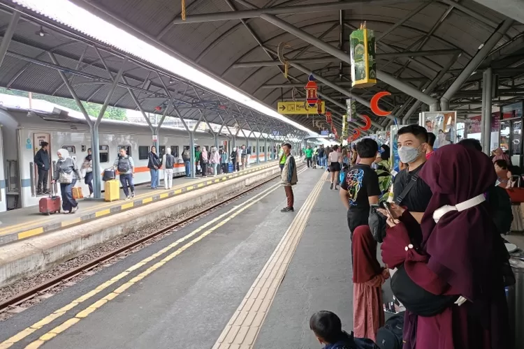 arus-balik-lebaran-2025,-lebih-dari-21-ribu-penumpang-tiba-di-stasiun-medan