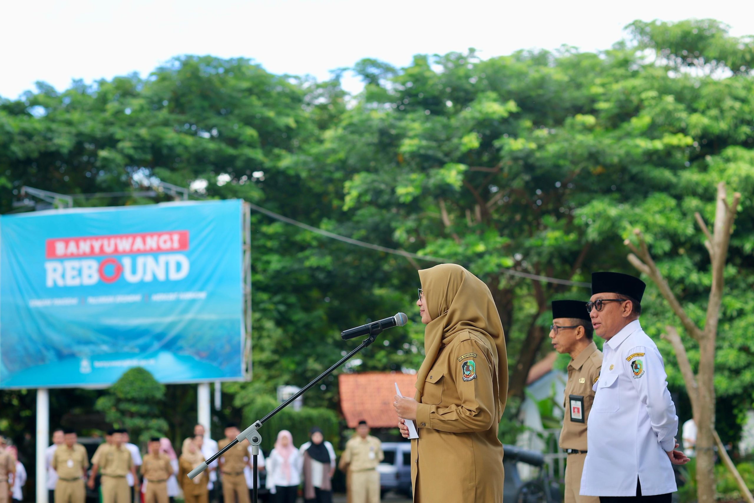 masuk-kerja-pertama-pasca-libur-lebaran,-bupati-ipuk-ajak-kerja-keras-dan-terus-berinovasi