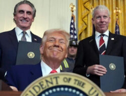 Donald Trump Mencekik China dengan Tarif 125 Persen – TIMES Banyuwangi