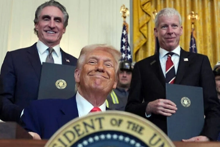 donald-trump-mencekik-china-dengan-tarif-125-persen-–-times-banyuwangi