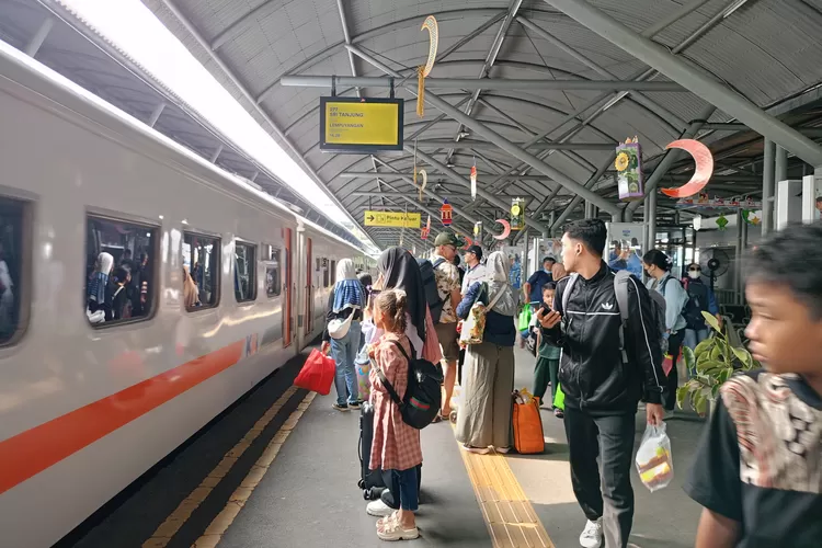 hati-hati,-keterlambatan-ke-stasiun-bisa-buat-tiket-kereta-api-kamu-hangus