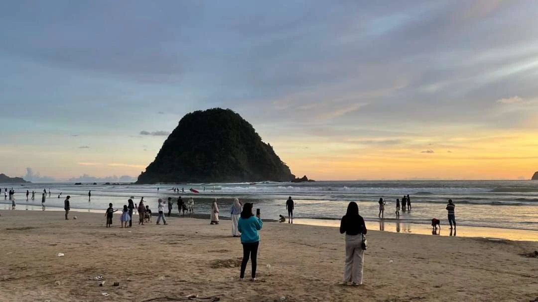 lebih-400-ribu-wisatawan-berkunjung-ke-banyuwangi-selama-libur-lebaran,-perputaran-uang-rp55,7-m