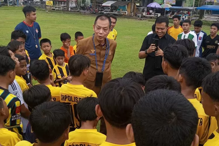 ketua-pssi-michael-tancap-gas,-gandeng-pelatih-persewangi-siapkan-skuad-porprov-jatim