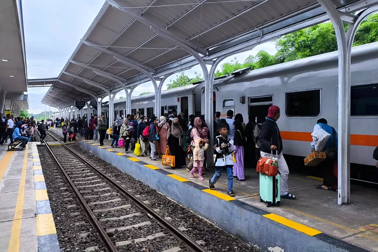 naik-kereta-api-ke-banyuwangi-cuma-rp56-ribu?-ini-daftar-ka-murah-favorit-pasca-lebaran-2025