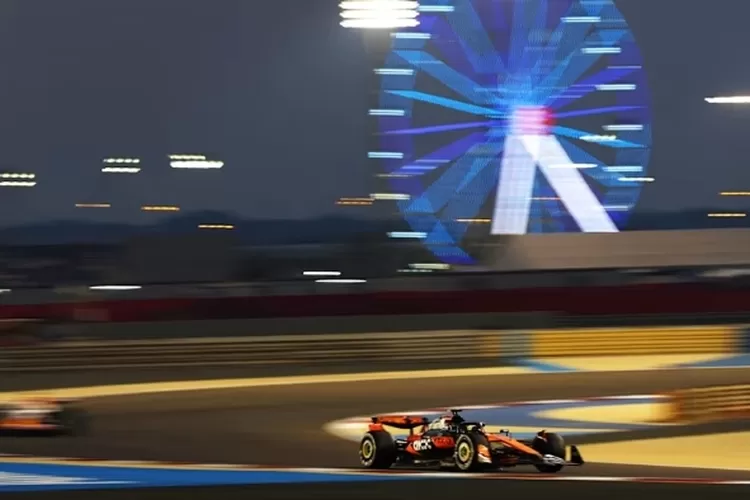 latihan-bebas-bahrain-memanas:-mclaren-di-puncak,-verstappen-mengeluh-mobil-liar