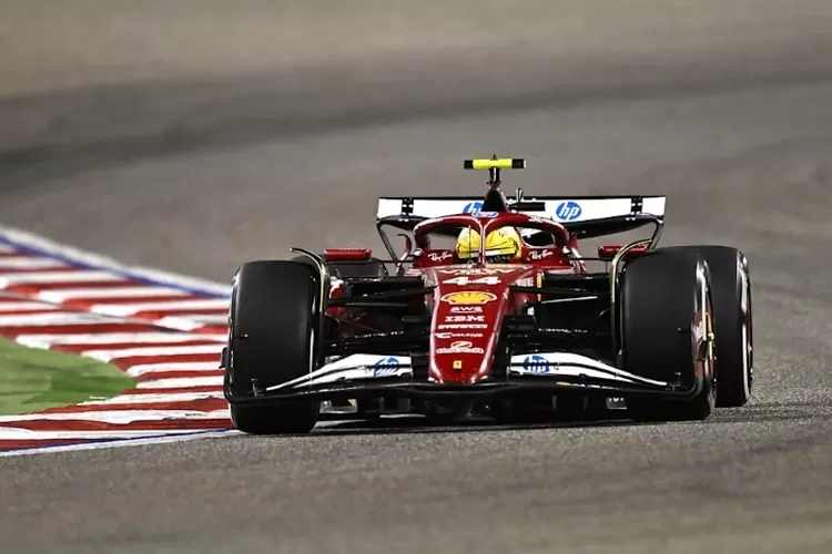 lewis-hamilton-bongkar-rahasia-adaptasi-dengan-ferrari-usai-finis-p5-di-gp-bahrain
