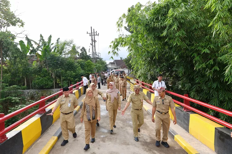 tahun-ini,-pemkab-banyuwangi-klaim-sudah-perbaiki-700-km-jalan-dan-23-jembatan