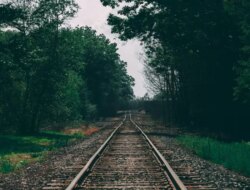 Jangan Anggap Remeh, Baut Rel Longgar Bisa Jadi Pemicu Kecelakaan Maut Kereta Api