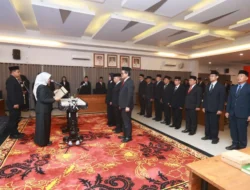 Lantik 7 Pimpinan Tinggi Pratama, Bupati Ipuk Minta Seluruh Pejabat Genjot Kinerja