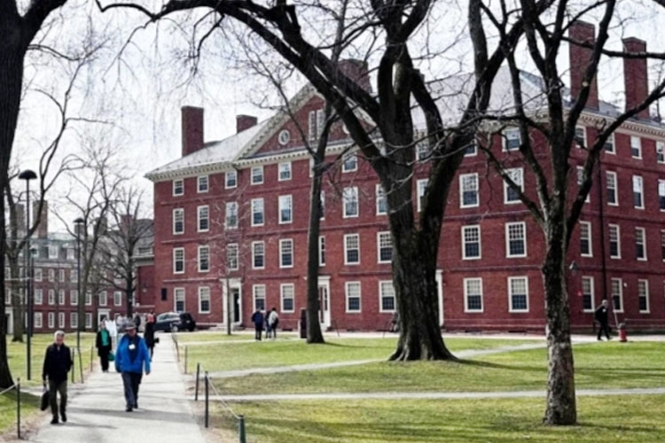 universitas-swasta-melawan-ancaman-pemerintahan-donald-trump-–-times-banyuwangi