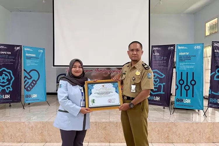 ihc-rsu-bhakti-husada-krikilan,-glenmore-raih-penghargaan-zero-accident-dari-gubernur-jatim