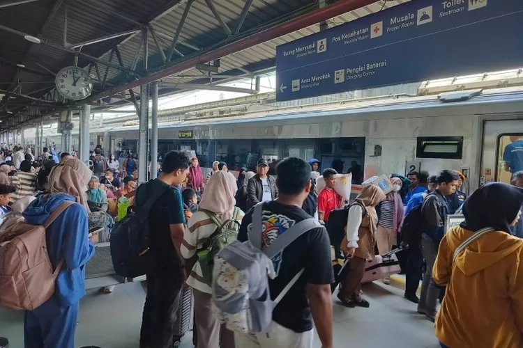 bebas-macet-dan-super-tepat-waktu,-ini-bukti-kai-semakin-andal-di-lebaran-2025