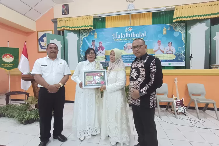 berkumpul,-bersilahturahmi-sekaligus-halal-bihalal-di-aula-sman-1-giri-taruna-bangsa