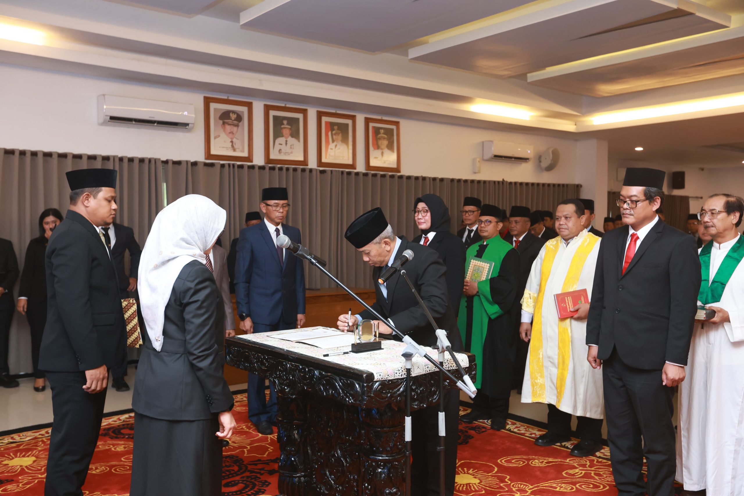 bupati-ipuk-lantik-tujuh-pejabat-pimpinan-tinggi-pratama