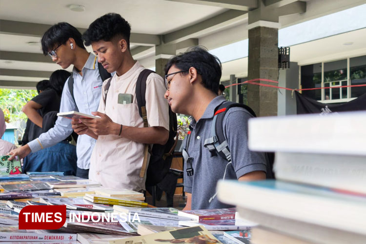 bazar-buku-lpm-kavling-10-ub,-upaya-mengangkat-buku-yang-terpinggirkan-–-times-banyuwangi
