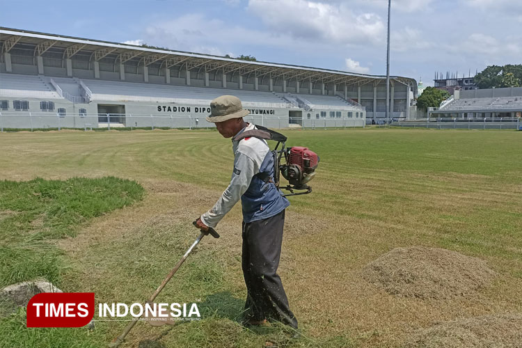 stadion-diponegoro-banyuwangi-bersolek-jelang-kompetisi-liga-4-nasional-–-times-banyuwangi