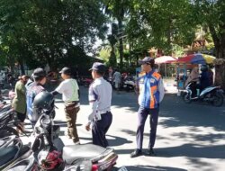 Satlantas-Dishub Ancam Gembosi Ban yang Parkir di Depan RSUD Blambangan Banyuwangi