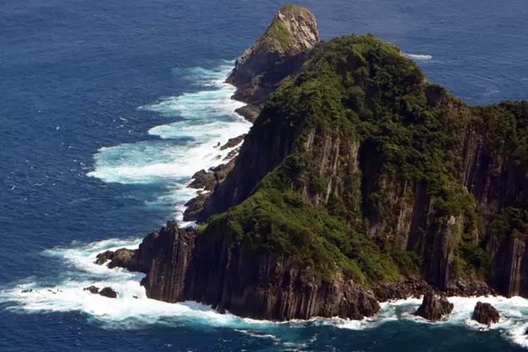 hanya-dihuni-monyet,-ini-rupa-pulau-mustaka-dekat-pulau-merah-banyuwangi