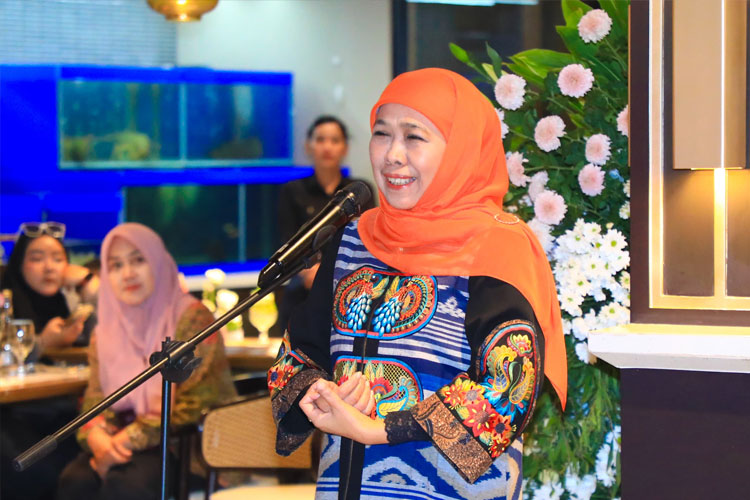 pemprov-jatim-siap-urus-penerbitan-ulang-ijazah-pekerja-yang-ditahan-perusahaan-–-times-banyuwangi