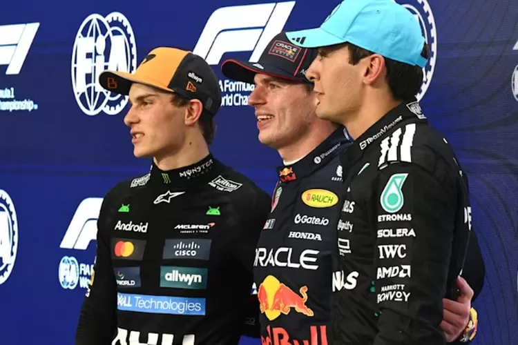 duel-menegangkan-di-jeddah,-verstappen-rebut-pole-position-dari-piastri-dengan-selisih-0,010-detik